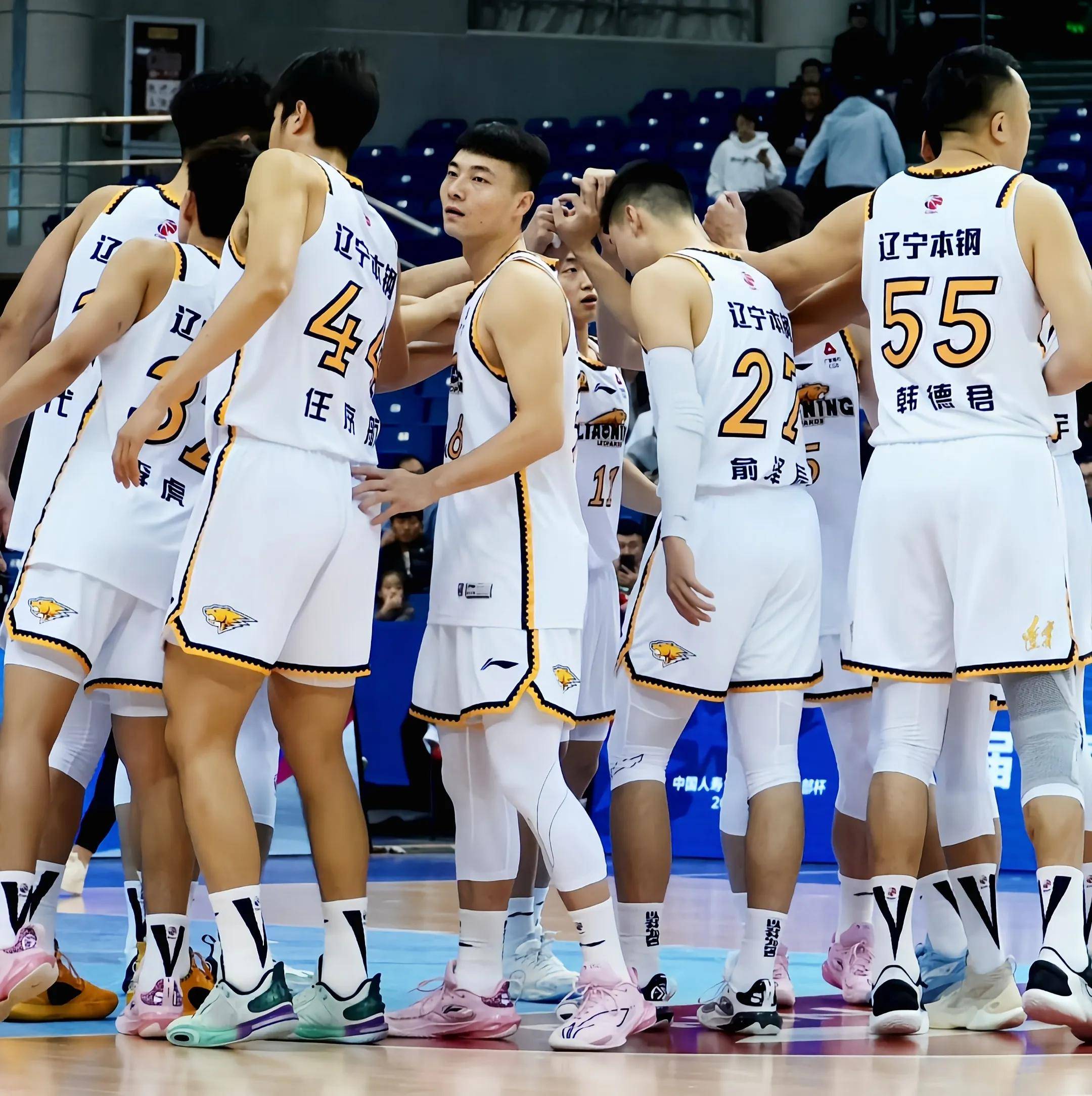 球星爆发!CBA赛场再现神级操作 球星爆发!CBA赛场再现神级操作