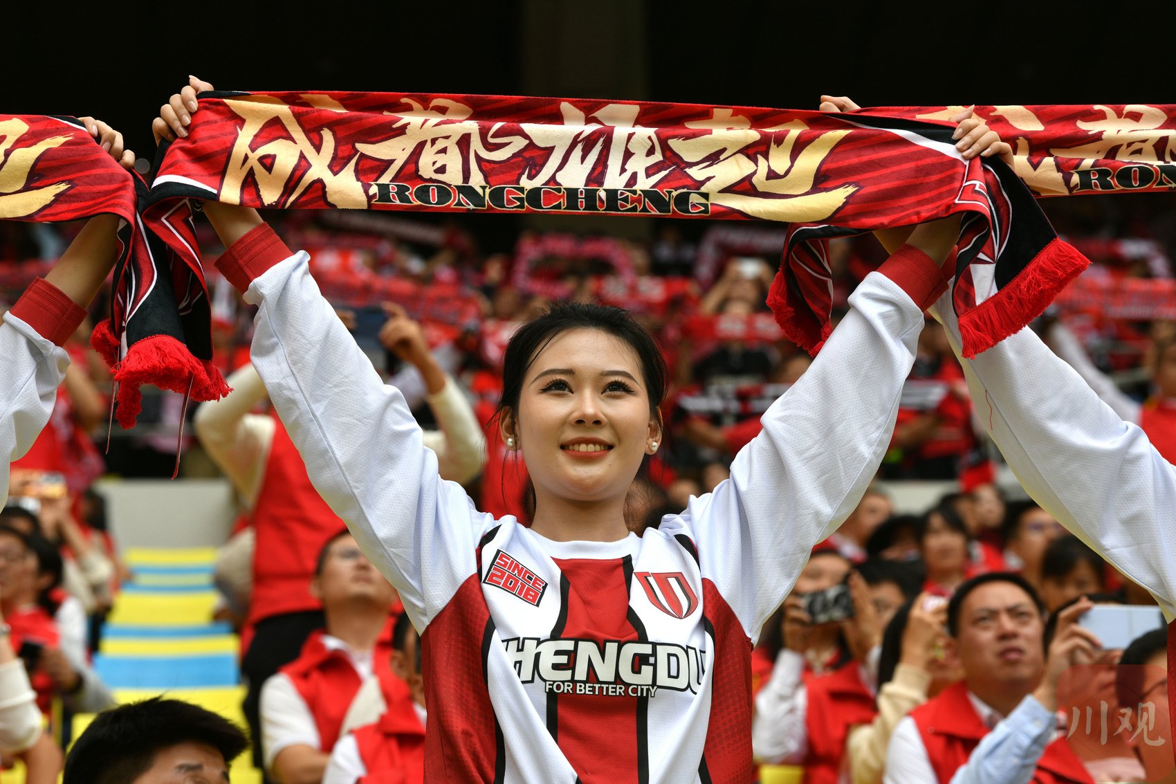 足球传奇谢幕,球迷泪洒赛场 足球传奇谢幕,球迷泪洒赛场